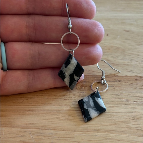 Chic Black and White Geometric Earrings - Picture 4 of 5